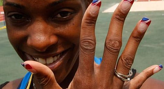 Спортивный стиль в маникюре Спортивный стиль в маникюре