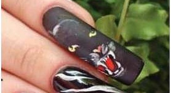 Рисунок на ногтях - черная пантера