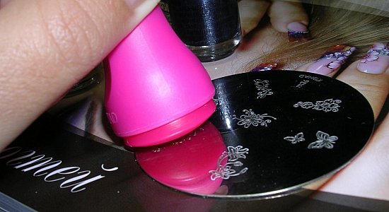 Как использовать стемпинг в дизайне ногтей