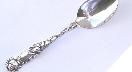 Серебряная ложечка – изящный и практичный подарок Серебряная ложечка – изящный и практичный подарок